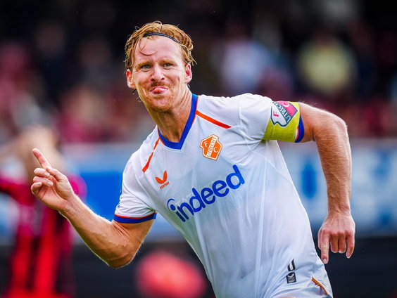 FC Utrecht boekt eerste overwinning van het seizoen na late goal De Wit