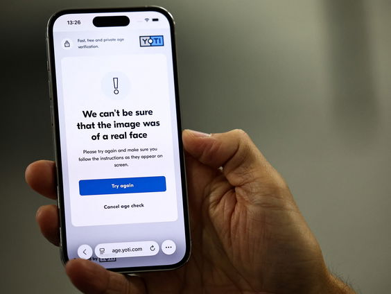 Naaktfilters en paspoortchecks: zo wil het VK kinderen online beschermen