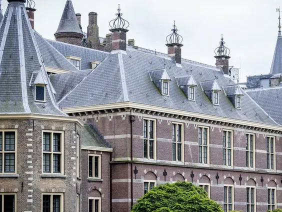 Burgemeester dwingt Schoof om torentje te verlaten