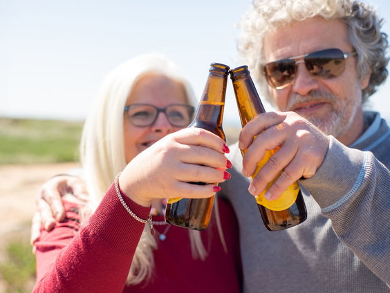 Onder gepensioneerden is dagelijks drinken hardnekkig en problematisch