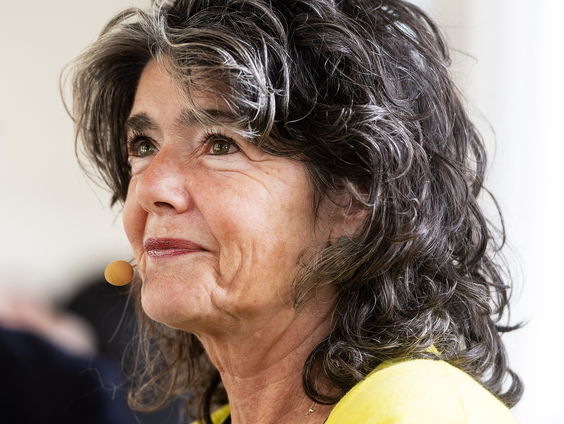 Apeldoorner Wilco koopt Muziekcollectie van Dieuwertje Blok