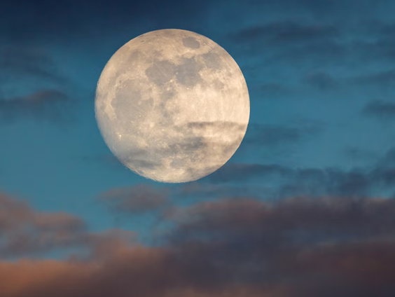 Zondagavond zeldzame kleine blauwe maan