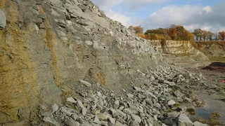 Muziekvoorstelling in steengroeve