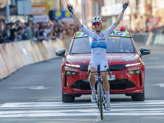 Vollering wint Luik-Bastenaken-Luik oppermachtig