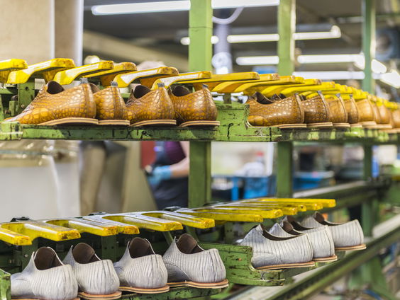 De Nederlandse schoenenfabrikanten zit in zwaar weer