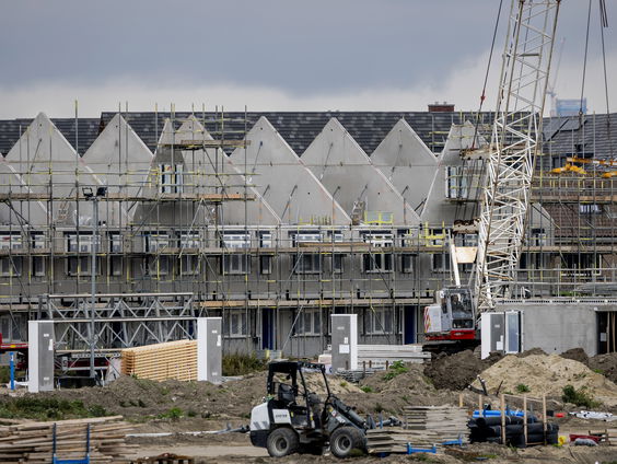 Hoe willen de partijen zoveel mogelijk woningen bouwen?