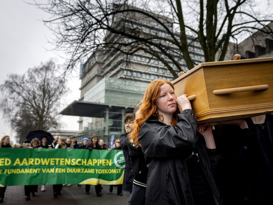 Protestactie voor behoud van aardwetenschappen