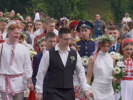 Met massaal huwelijksfestival hoopt Rusland op een nieuwe babyboom