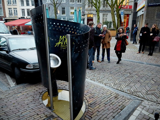 Gezeik om de plaskrul: historisch icoon of uitsluiting?