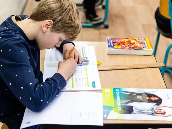 Stand.nl: 'Schooltoetsen worden te belangrijk gemaakt'