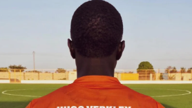 Boek Gelukszoekers op voetbalschoenen