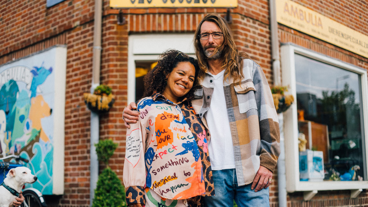 Dierenwinkeleigenaar Dennis keert terug in documentaire Tortelduifjes