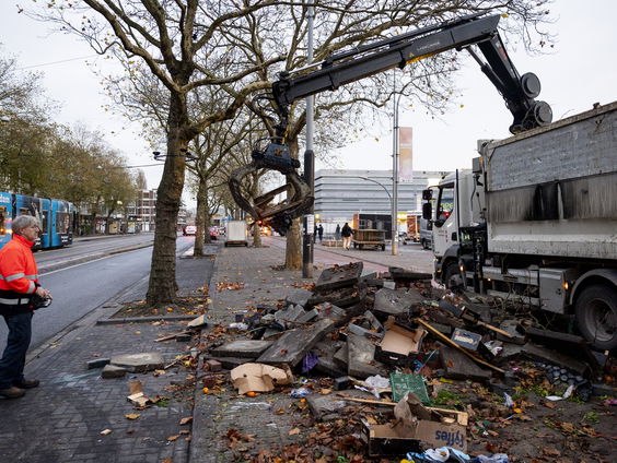 Buurtbewoners Nieuw-West bewaken rust met WhatsApp-groep na rellen