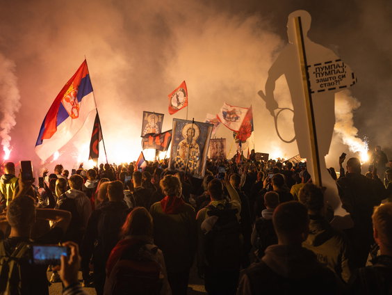 Jongeren in Servië kijken naar Hongarije