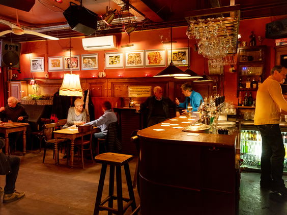 Tentoonstelling over de bruine Amsterdamse kroegen