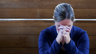 Moeten kerken oproepen tot gebed bij politieke debatten?