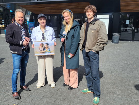 Journalisten demonstreren tegen bezuinigingen Publieke Omroep