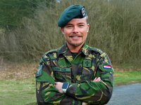 Bart is muzikant en geestelijk verzorger in het leger
