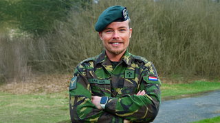 Bart is muzikant en geestelijk verzorger in het leger