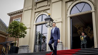 Eerste debat van premier Jetten