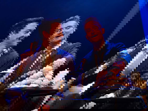 De geïmproviseerde Oudejaarsshow van Andries Tunru en Stefan Hendrikx