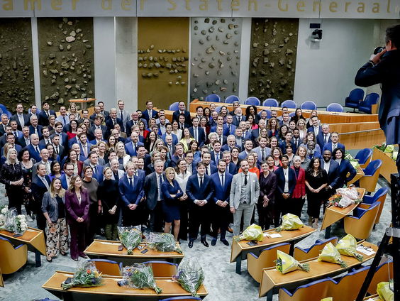 'Politici moeten meer gaan verdienen, omdat het beroep zwaarder is geworden'