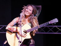 Clementine speelt live: Ter Plekke in Hellevoetsluis
