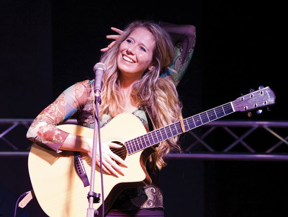 Clementine speelt live: Ter Plekke in Hellevoetsluis