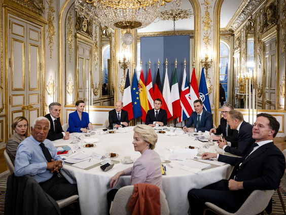 Een overrompeld en besluiteloos Europa