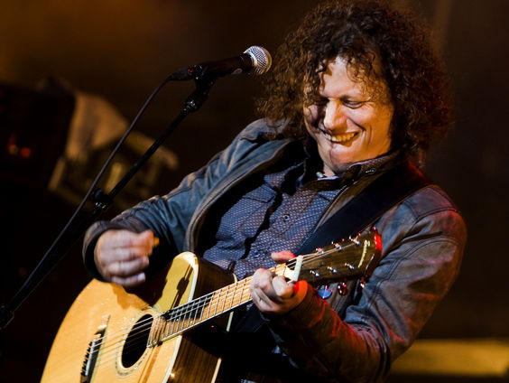 Terug naar Toen: De Kast geeft concert in Abe Lenstra Stadion