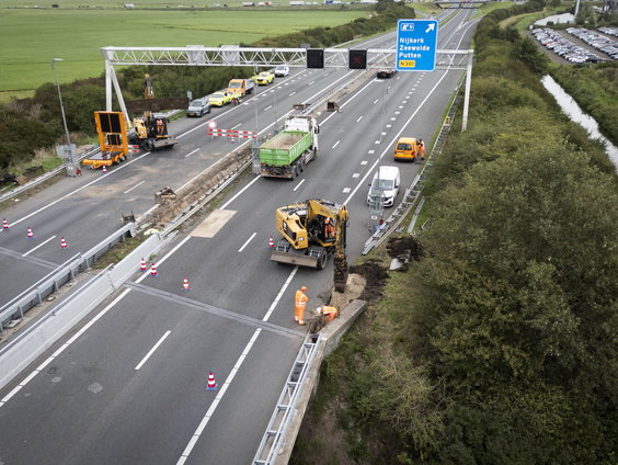 Hardenbergerbrug bij Nijkerk gesloten
