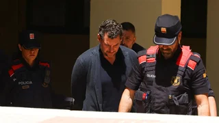 Arrestatie van zoon van Mango-oprichter die van klif viel