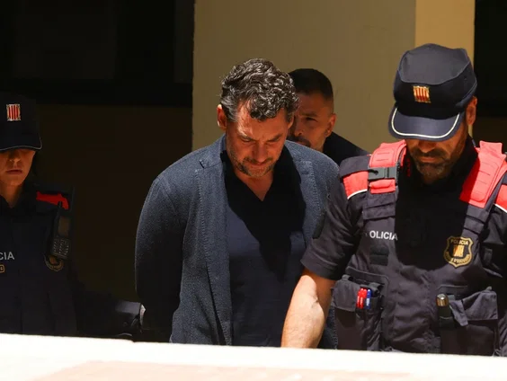 Arrestatie van zoon van Mango-oprichter die van klif viel