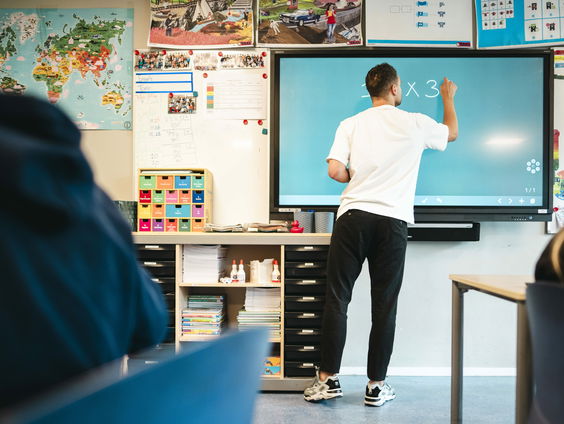 Onderwijsinspectie voert minder controles uit op basisscholen dan aan Kamer is beloofd