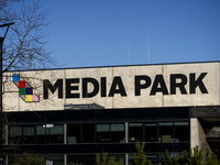 Achter de schermen van de NPO: Mark Koster laat een wereld zien van ego's en eigenbelang