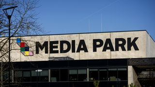 Achter de schermen van de NPO: Mark Koster laat een wereld zien van ego's e ...