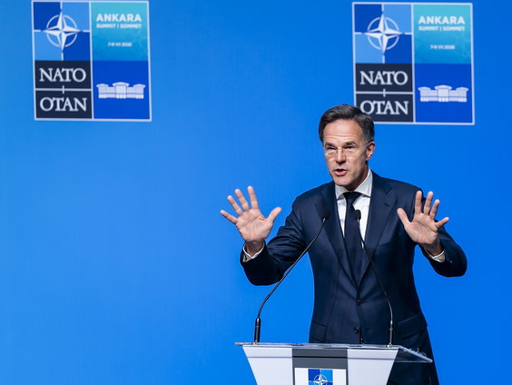 Moeten we de staatsschuld op laten lopen voor Defensie-miljarden?