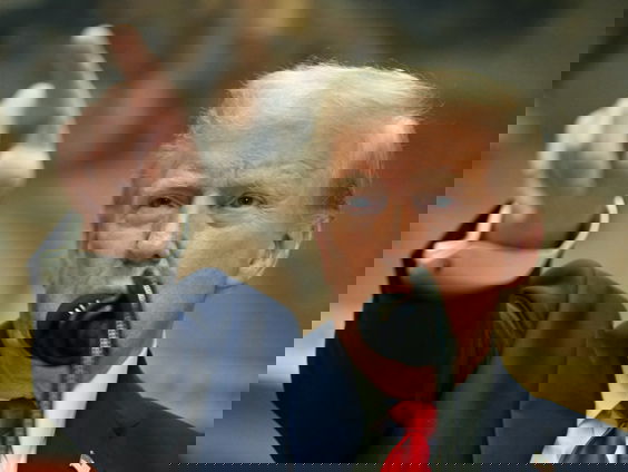 Trump zegt dat hij een grondstoffendeal heeft gesloten en dat de EU er is om de VS "te naaien", waar is h ...