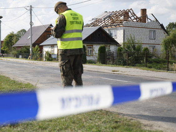 Wat adviseert De Hoop Scheffer de NAVO na de Russische drone-aanval?