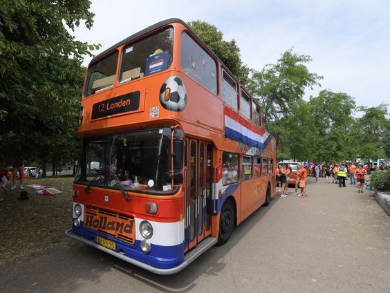 Hoe is de Oranjebus uitgegroeid tot een fenomeen?