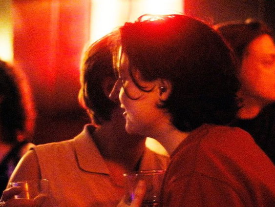 ‘Pussymagnet, Baby!’: een documentaire over lesbisch flirten