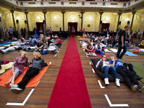 Wat is de toegevoegde waarde van een ligconcert (bij de muziek van Einaudi)?