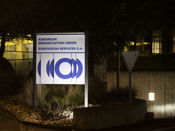 EBU en Oostenrijkse omroep ORF grijpen niet in als er protesten en vlaggen te zien tijdens songfestival