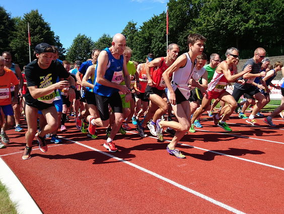 Hoe overleef je een festival of hardloopfestival bij 30 graden? Het Rode Kruis weet raad