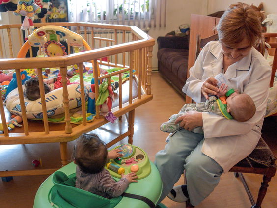 Waarom trekt de IND de vergunning van Nina.Care in?