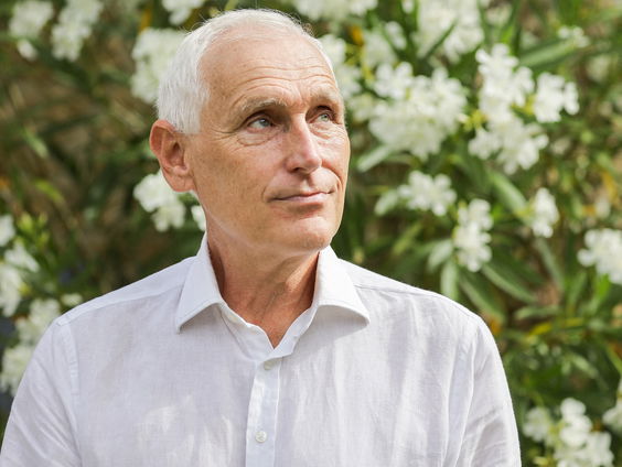 Arthur Japin brengt een ode aan honden in het museum