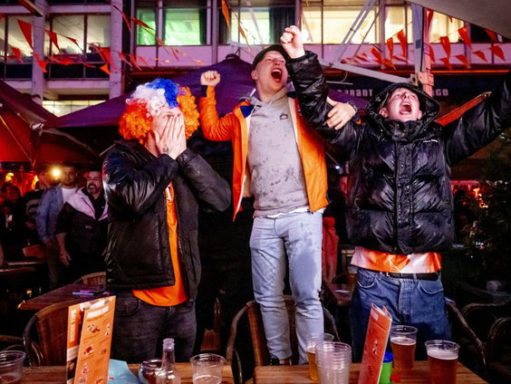 Grootschalige oranjekoorts in Haagse Schilderswijk al begonnen