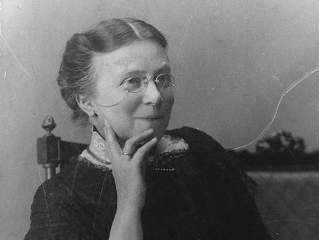 Meer Vrouw Op Straat: Anna Weber-van Bosse