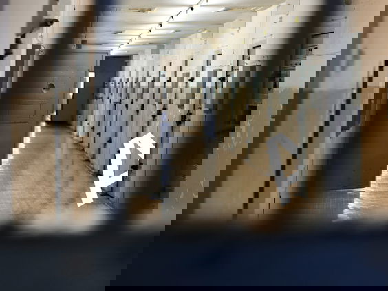 Ongetraind aan de bak in de bajes