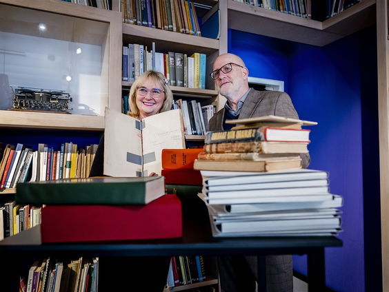 Schrijversarchief Erik Hazelhoff Roelfzema overhandigt aan Literatuurmuseum
